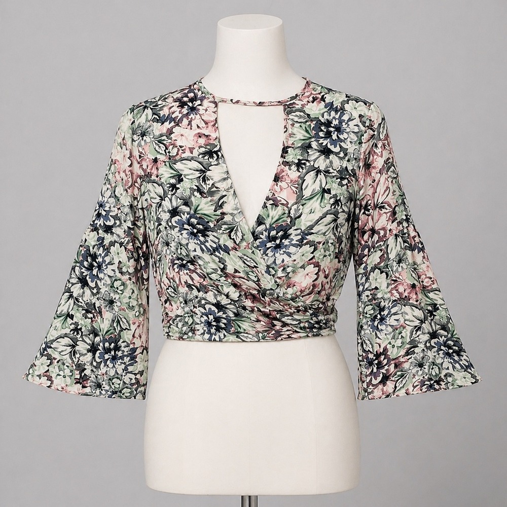 Olivaceous Floral Wrap Top Womens‎ Small Bell Sleeve Soft Romantic Feminine Boho
